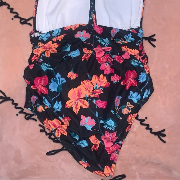 Cocoship, XL, black with flowers that are peach/red with blue/green leaves - Picture 3 of 4